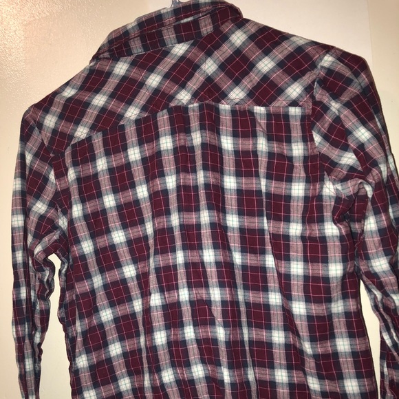 Button up shirt - Picture 2 of 3